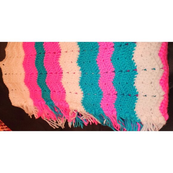 Handmade Crochet Afghan Blanket Pink/White/Blue Wave Pattern Throw New - Picture 5 of 8